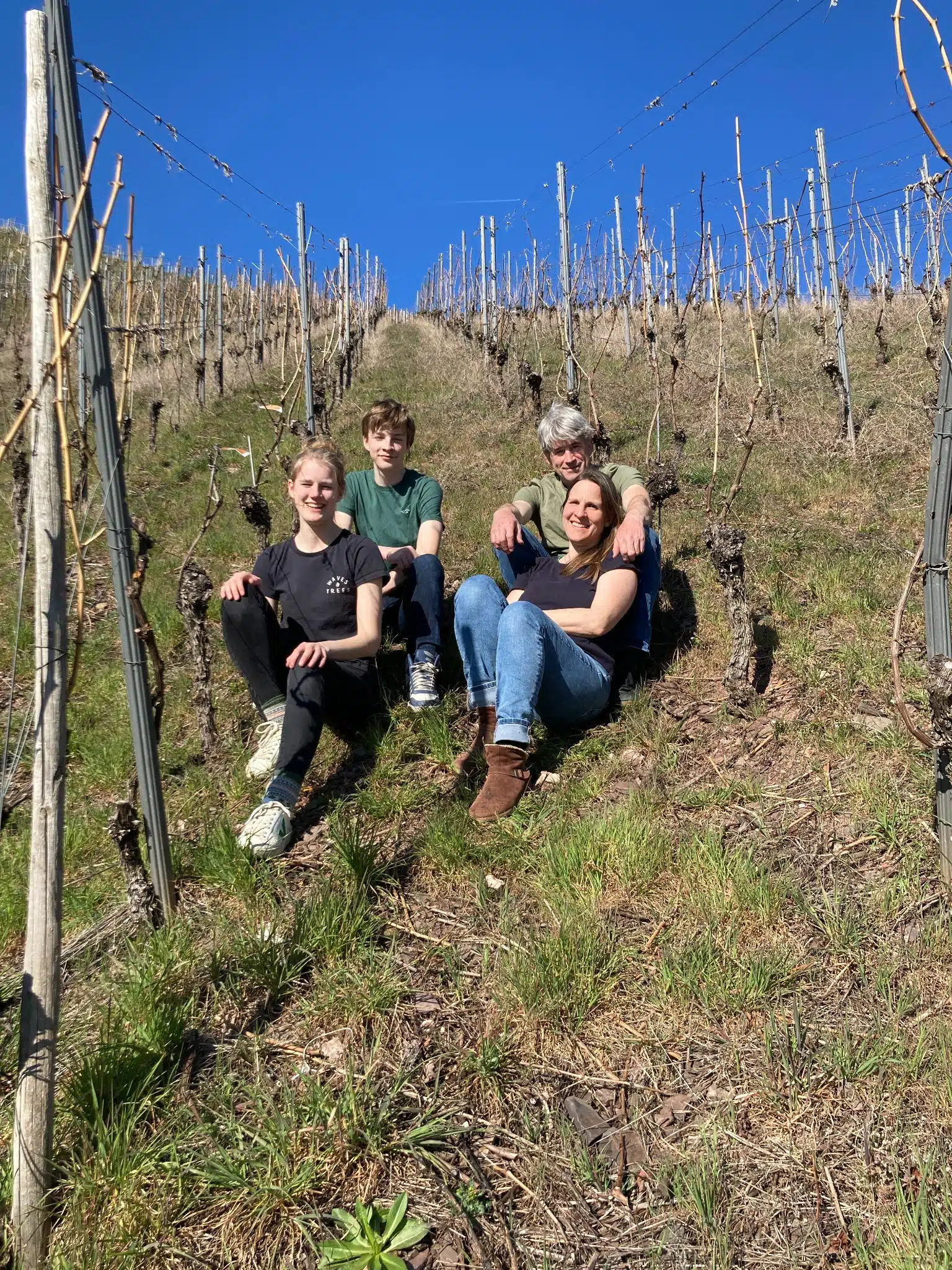 Familie Erbes-Henn im Weinberg in Ürzig